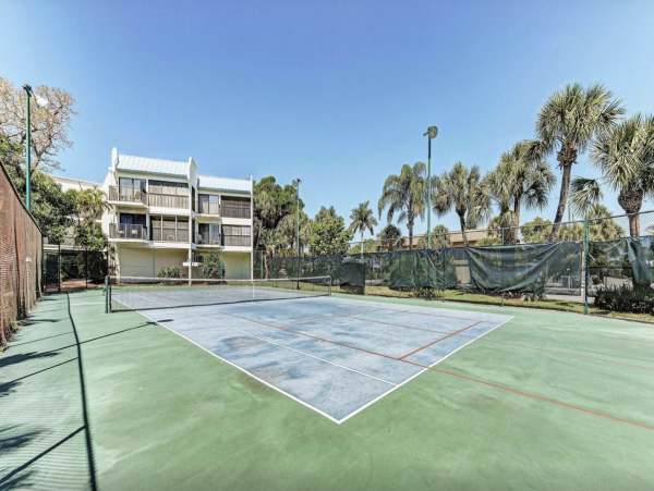Holmes Beach Stunning Vacation Condo